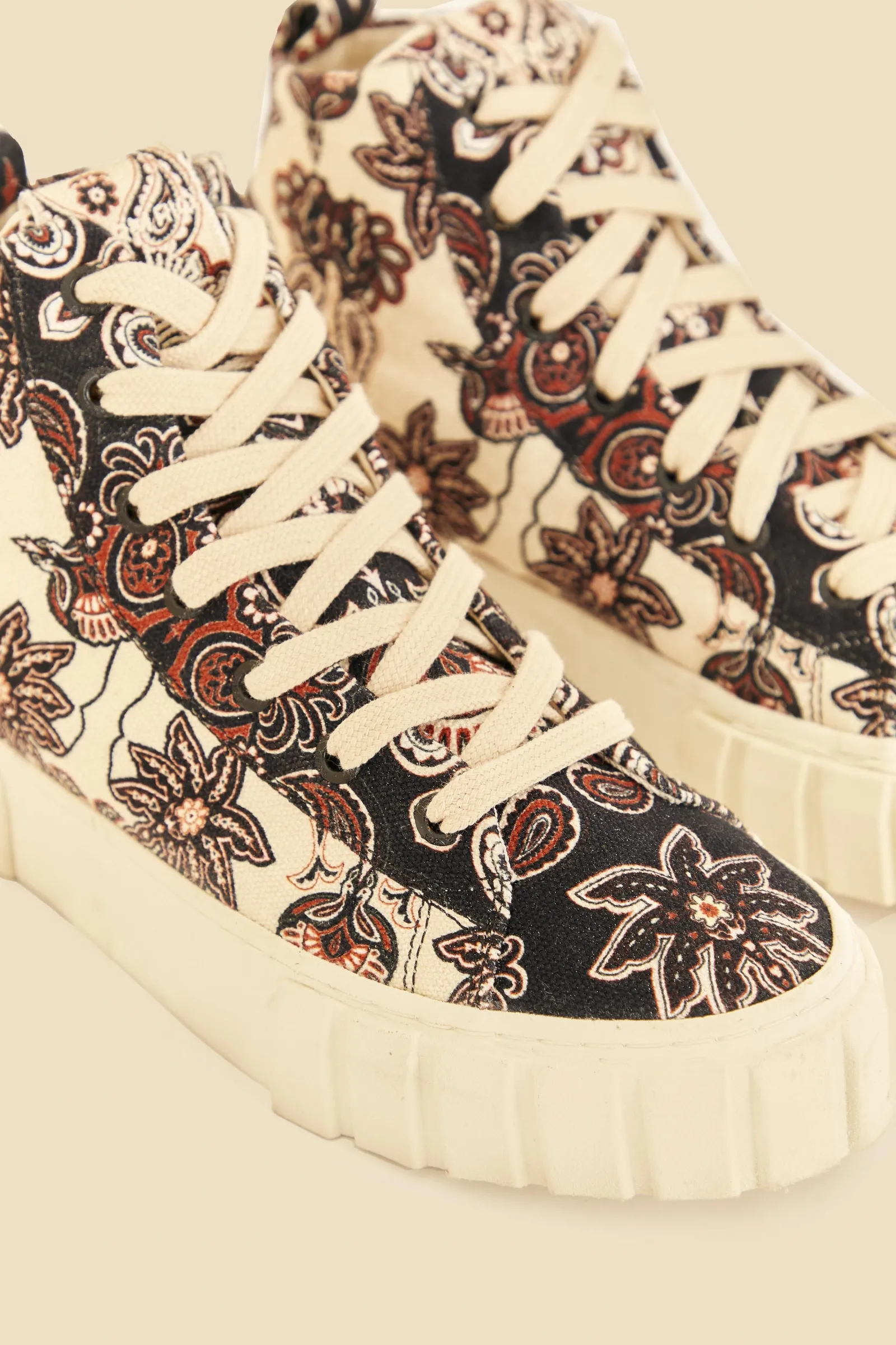 B&W SWEET MERMAIDS FLATFORM SNEAKER