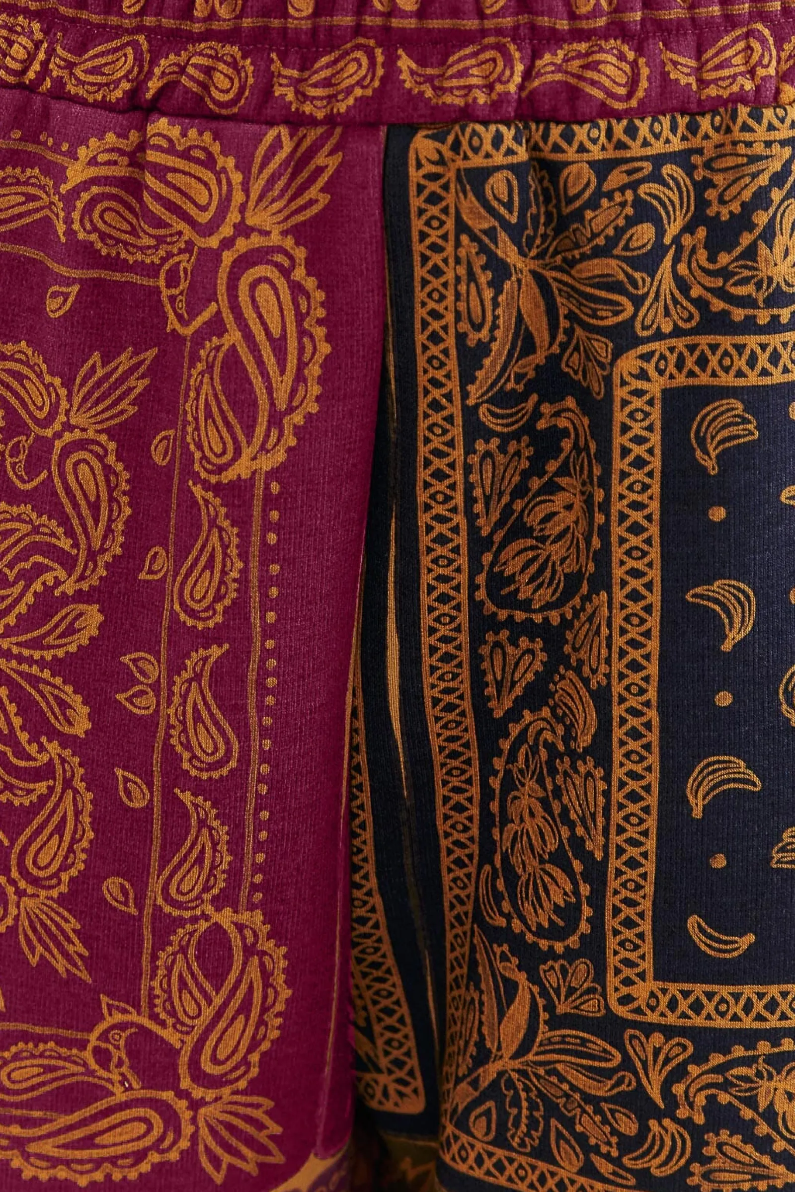 BLACK BANDANA DREAM SCARF SWEATPANTS