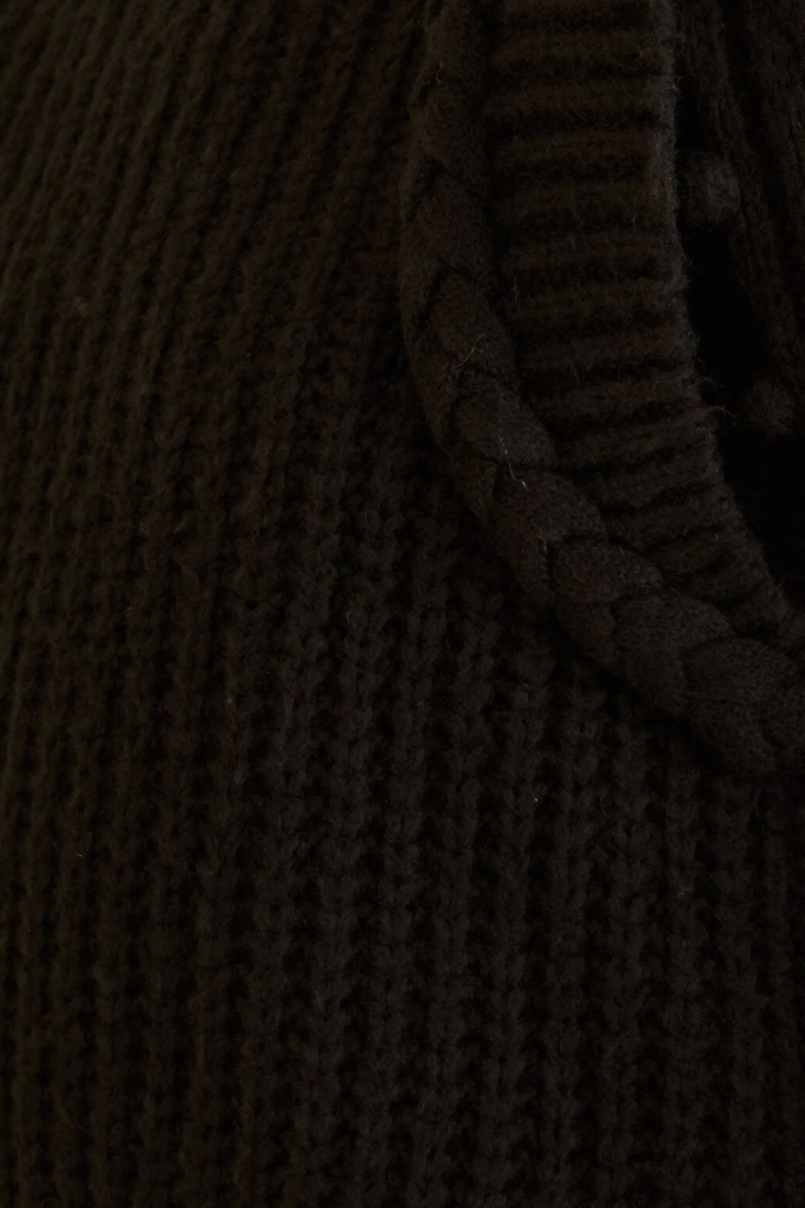 BLACK BRAIDED SWEATER