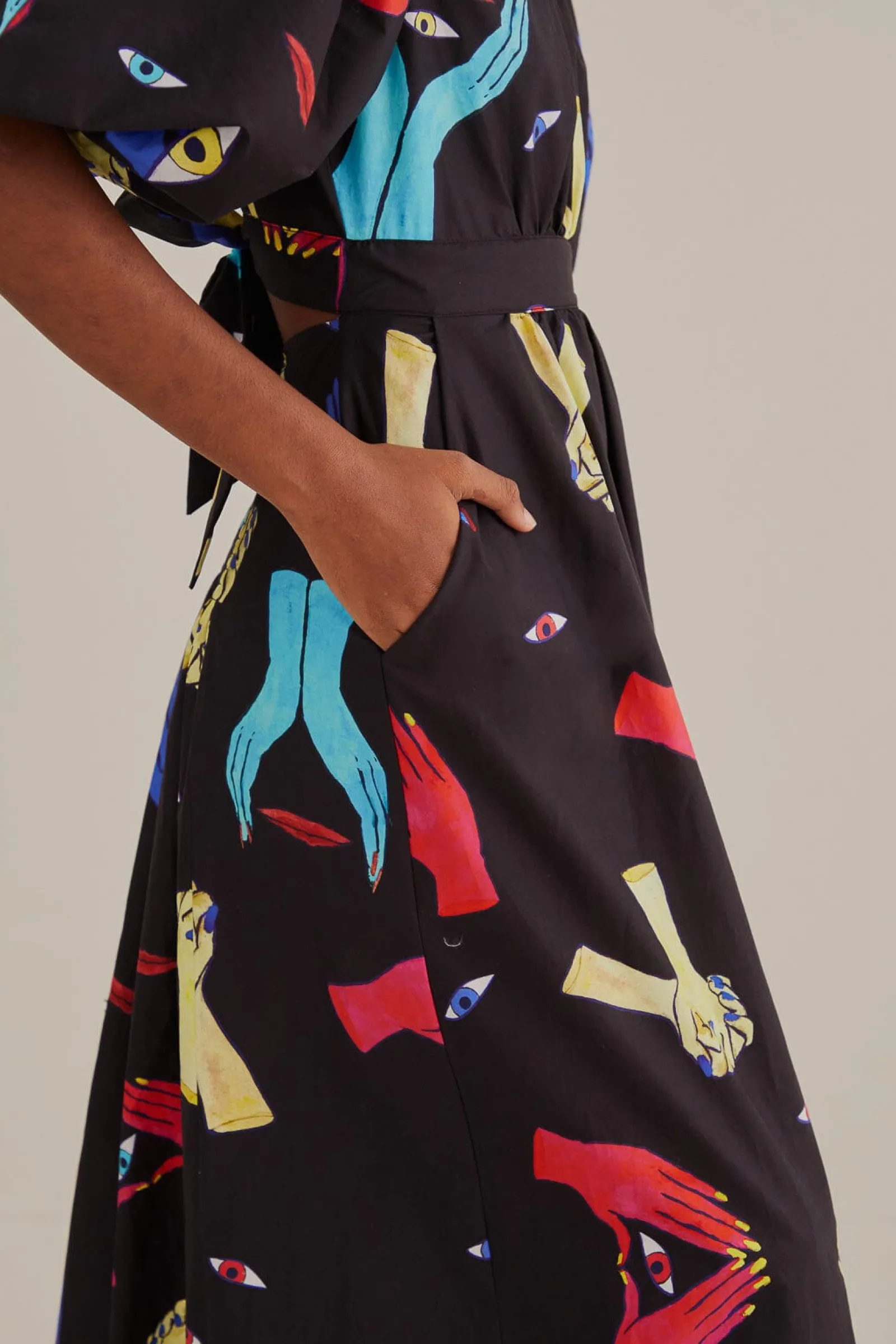 BLACK COLORFUL TOGETHER SHORT SLEEVE MIDI DRESS