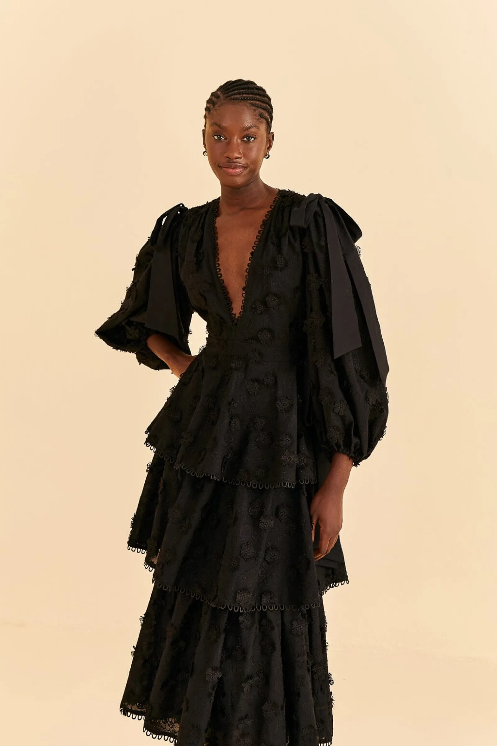 BLACK FLOWERS TEXTURED TIERED MIDI DRESS