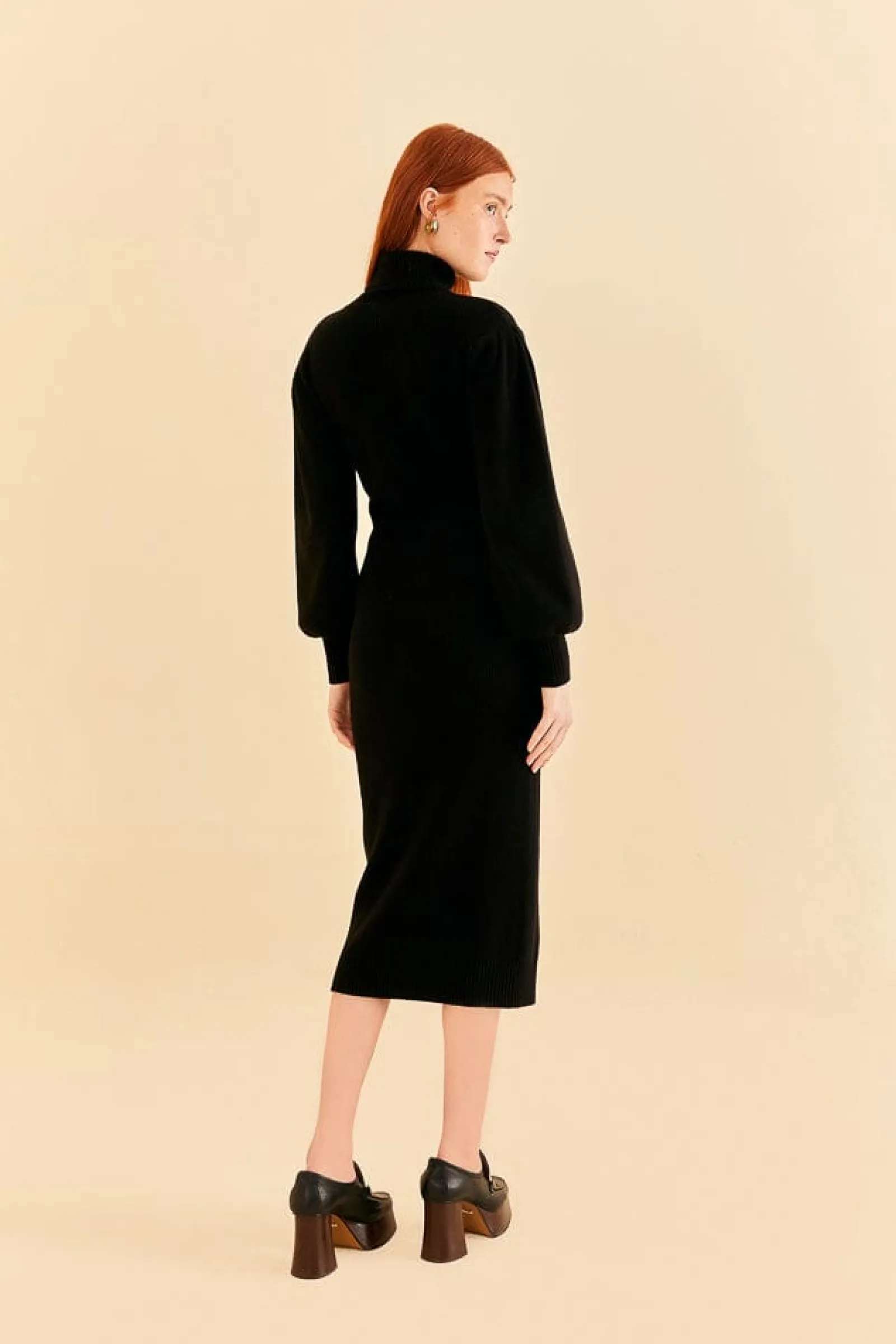 BLACK HEART NECKLINE KNIT DRESS