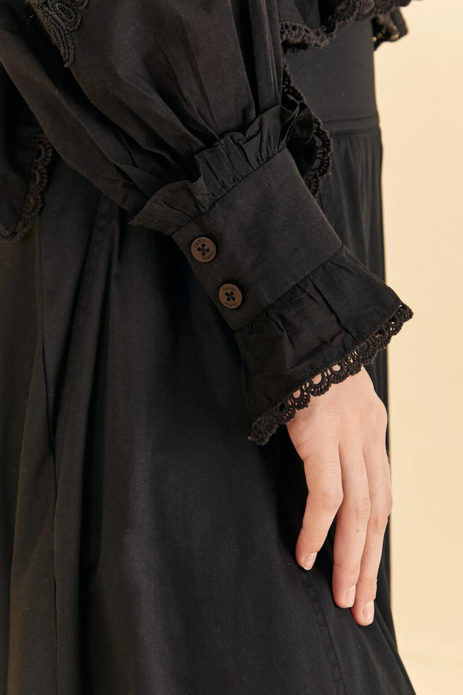 BLACK LONG SLEEVE V NECKLINE BLOUSE