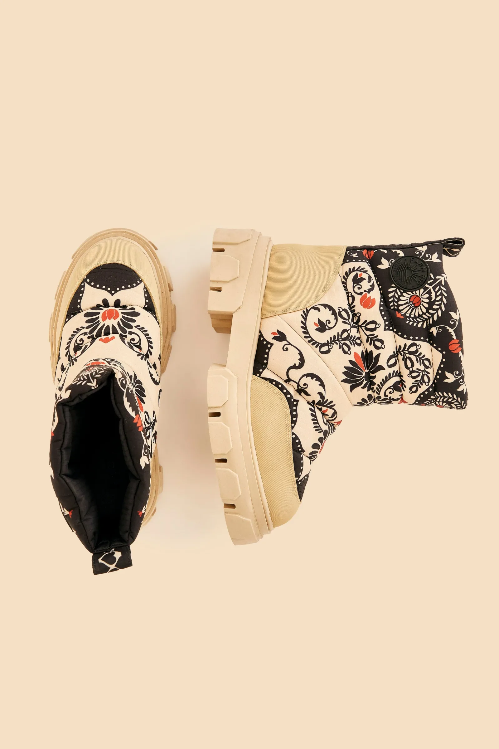 BLACK PASSION SCARF PUFFY ANKLE BOOT