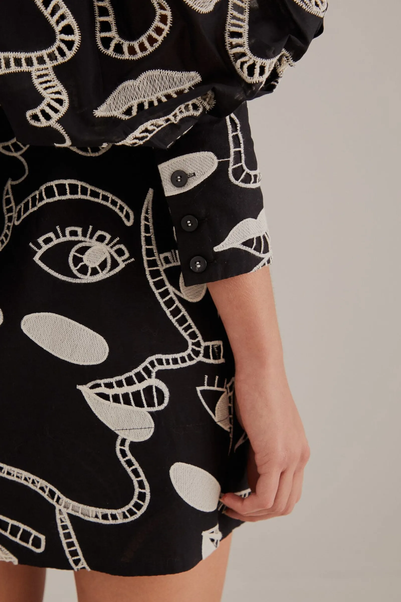 BLACK RICHELIEU FACES MINI DRESS