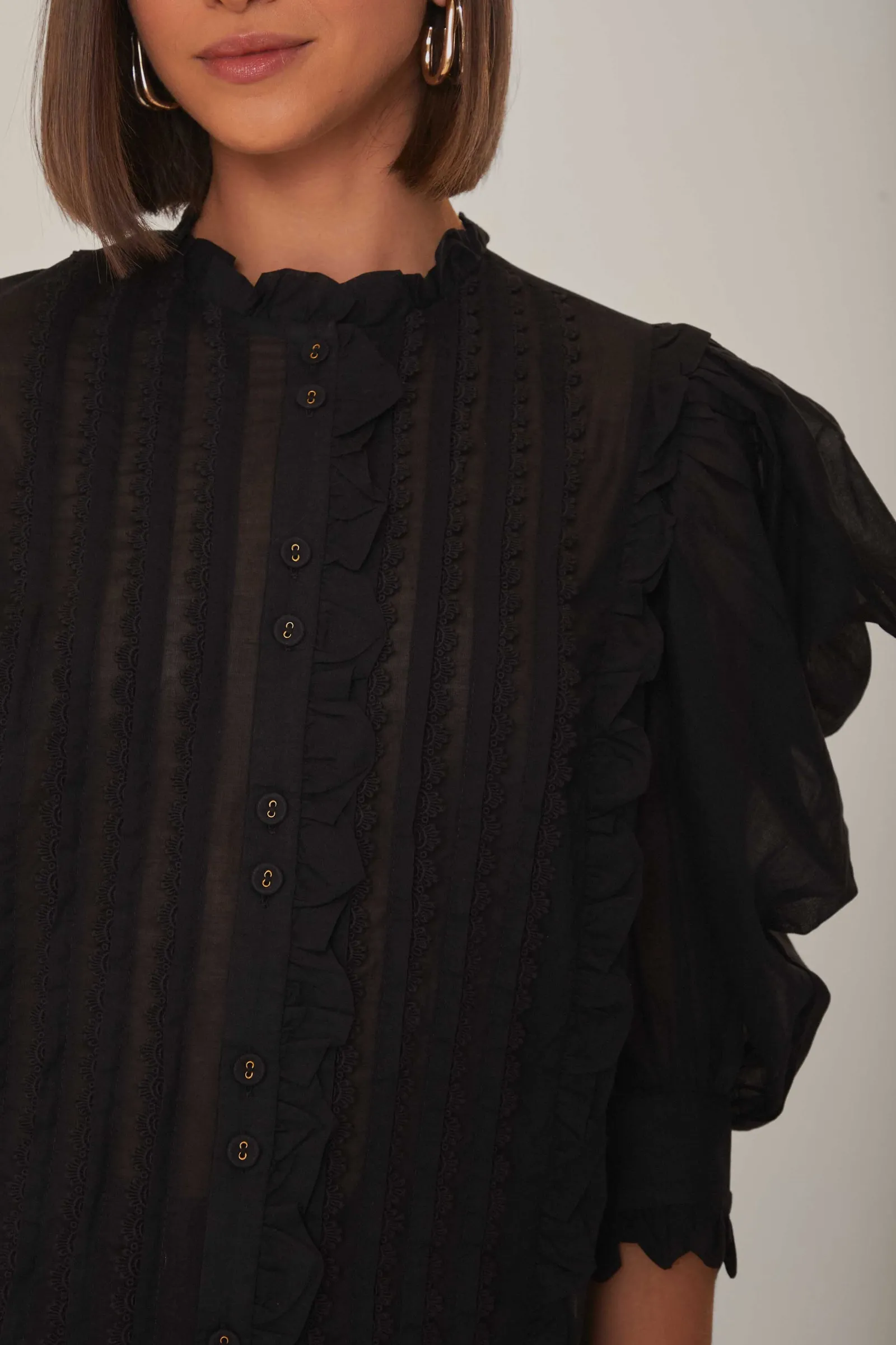 BLACK SHORT SLEEVE PLEATED BLOUSE