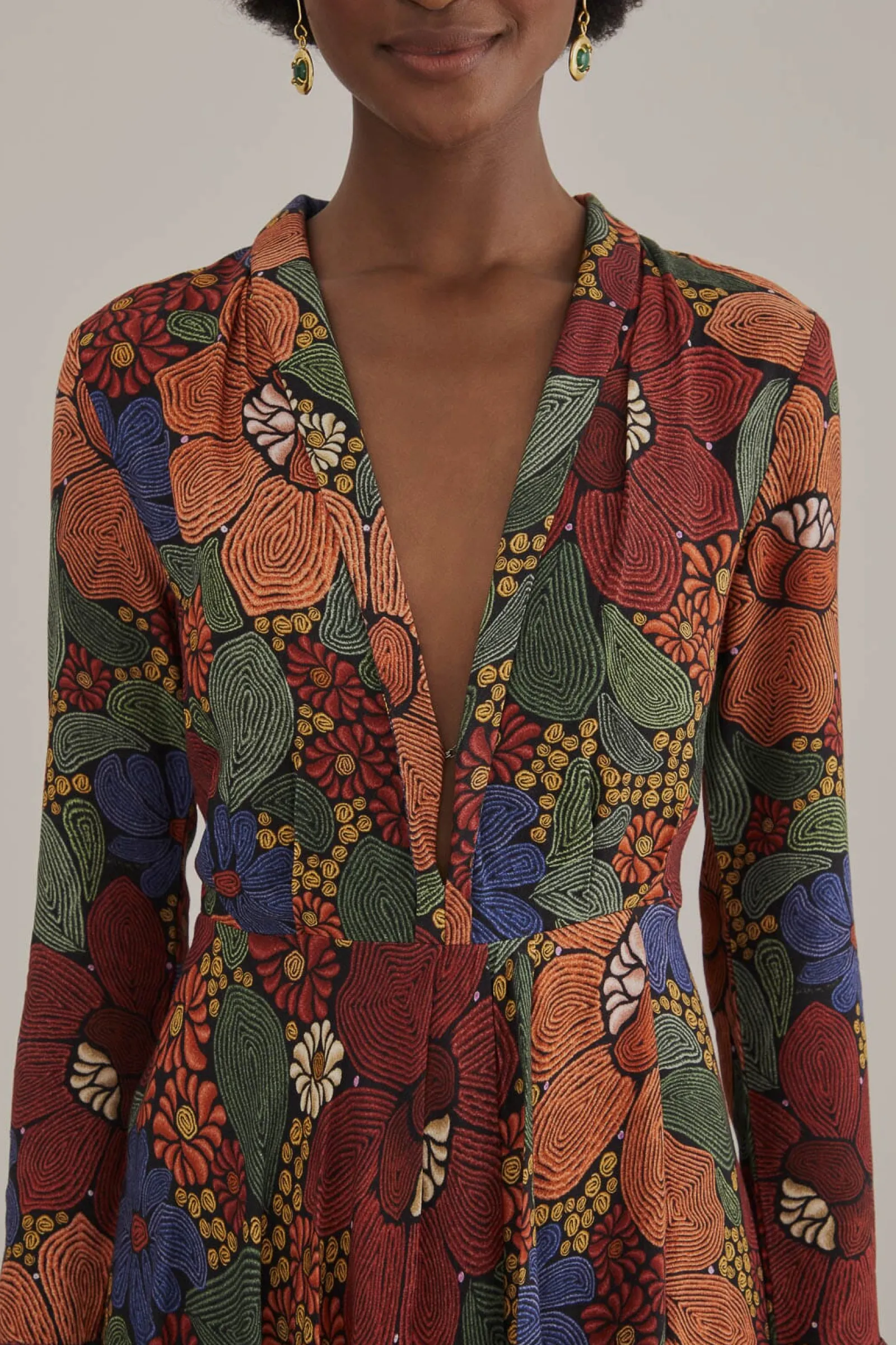 BLACK STITCHED FLOWERS V NECK MAXI DRESS