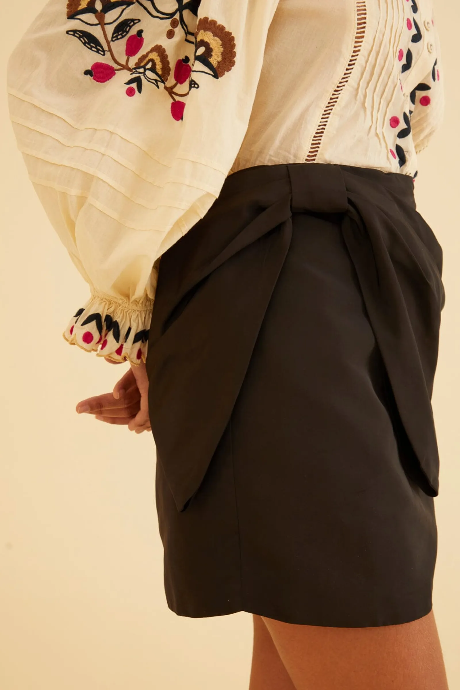 BLACK TAFFETA MINI SKIRT