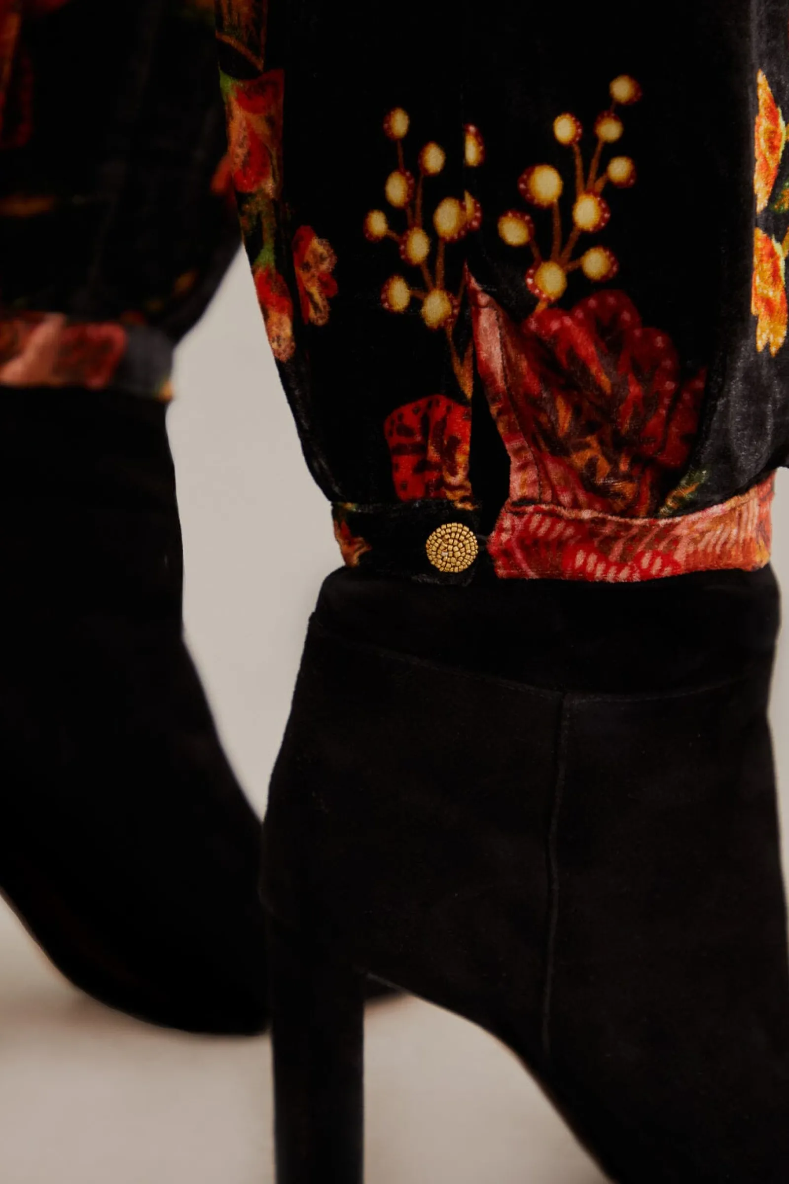 BLACK WINTER BLOOM V NECK JUMPSUIT