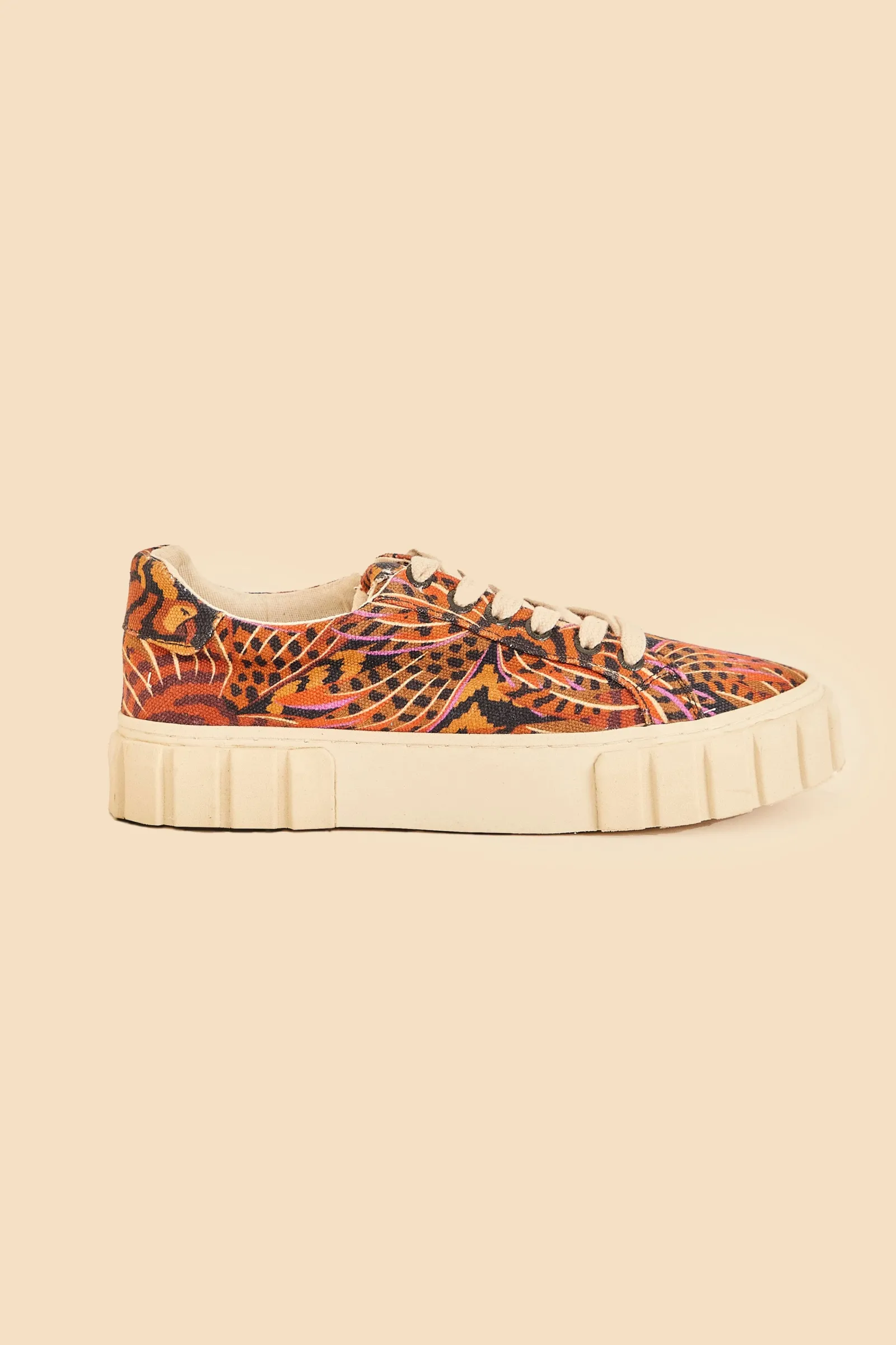 CARAMEL MACAWMOUFLAGE FLATFORM SNEAKER