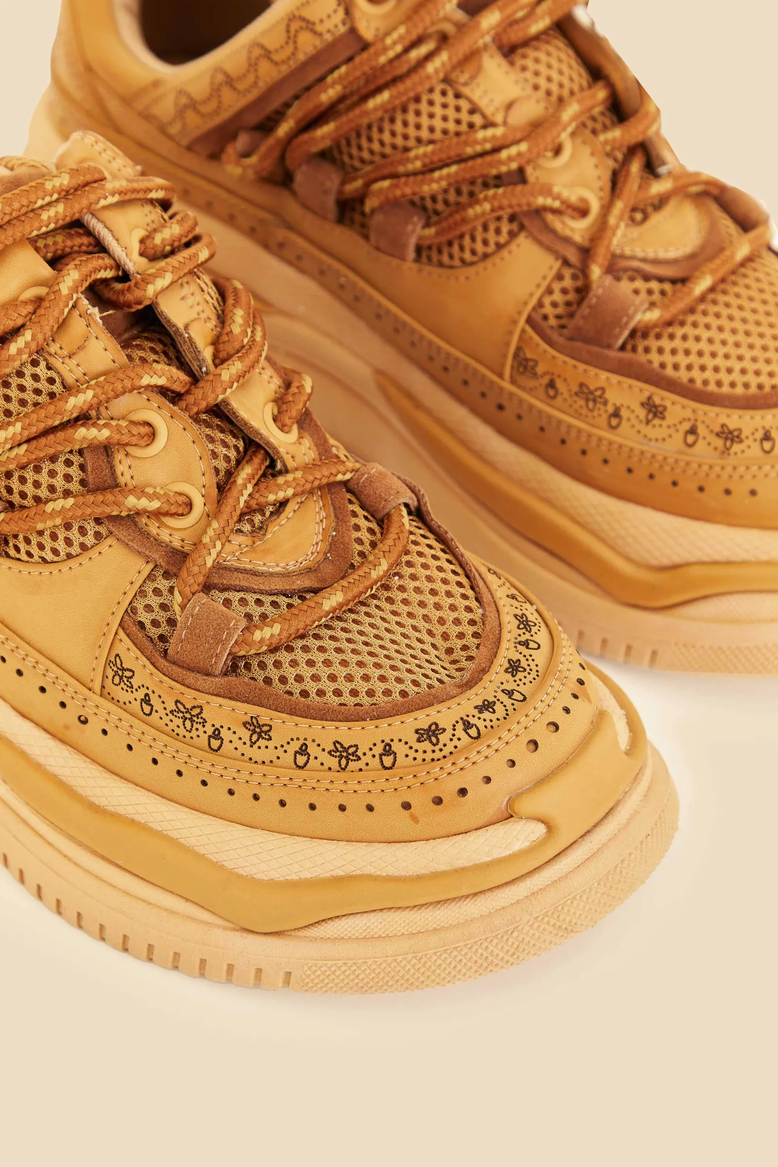 CARAMEL SNEAKER