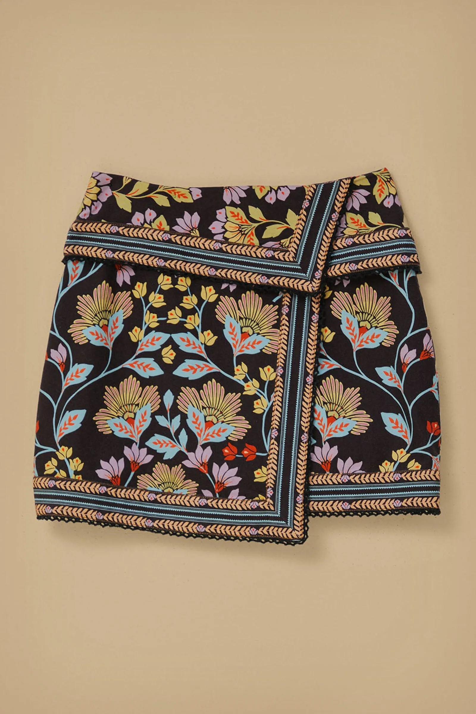 FLOWERY BLACK MINI SKIRT