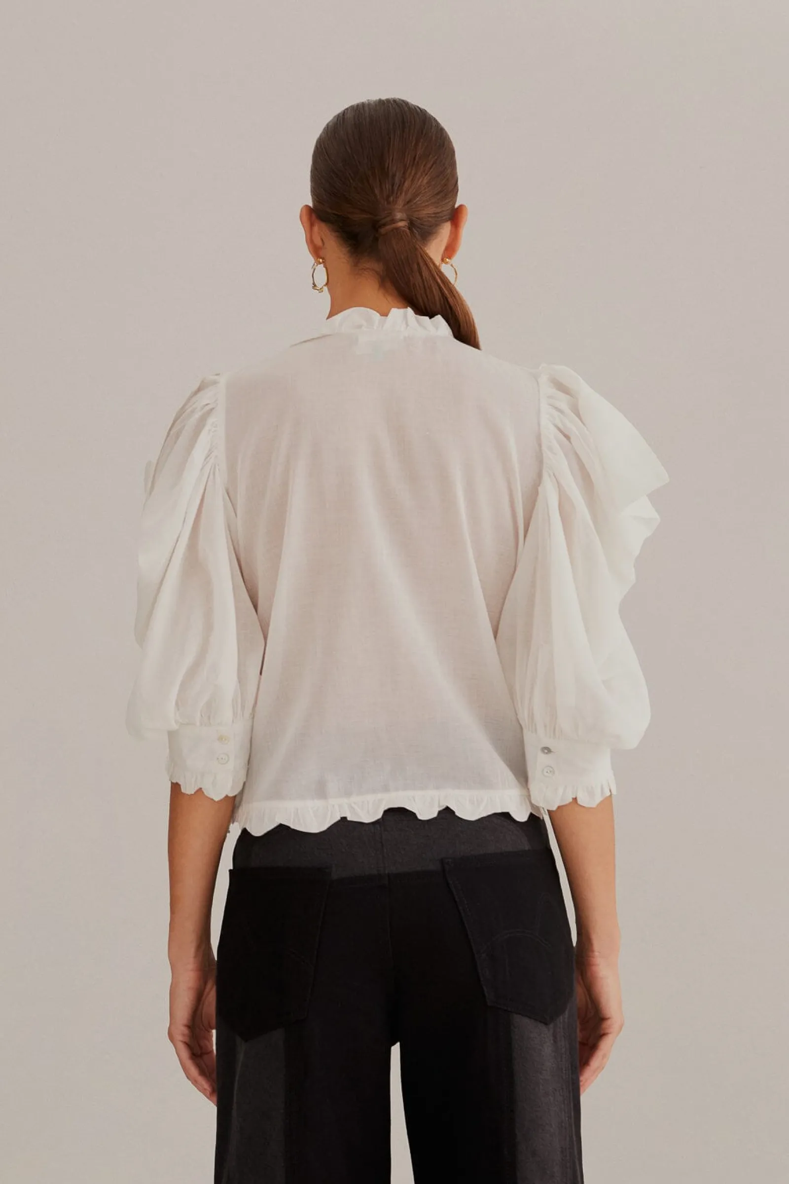 OFF-WHITE SHORT SLEEVE PLEATED BLOUSE