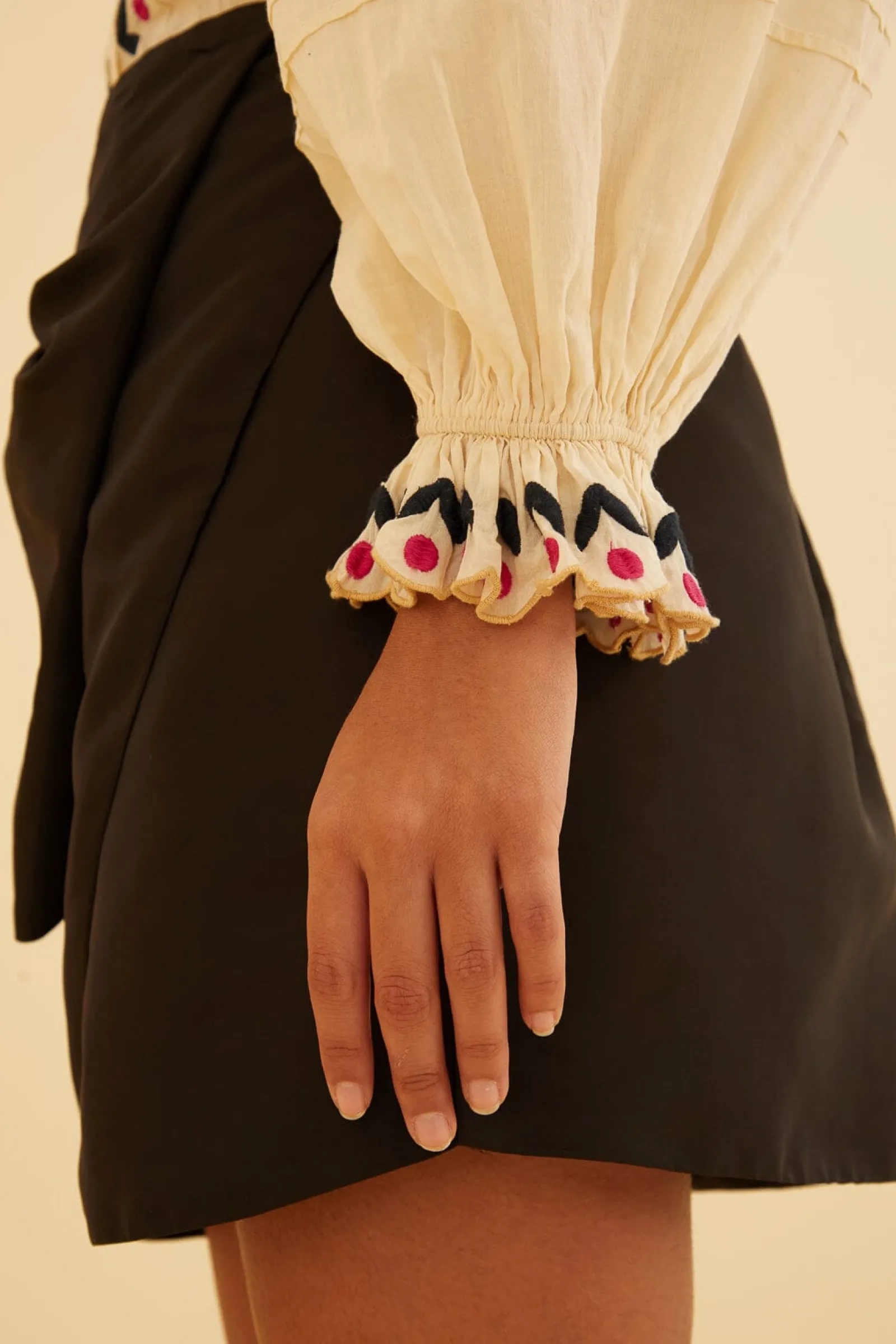 SAND PALMS PARADISE EMBROIDERED BLOUSE