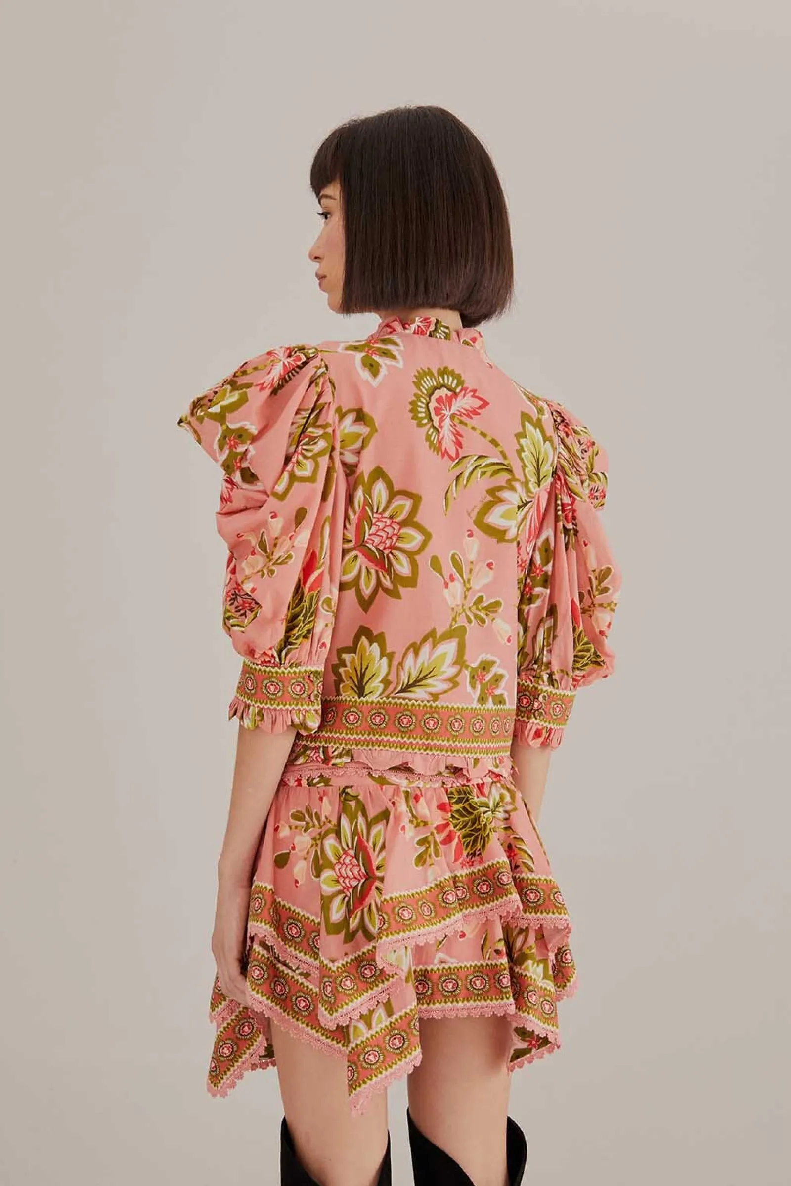 SOFT PINK AURA FLORAL SHORT SLEEVE BLOUSE