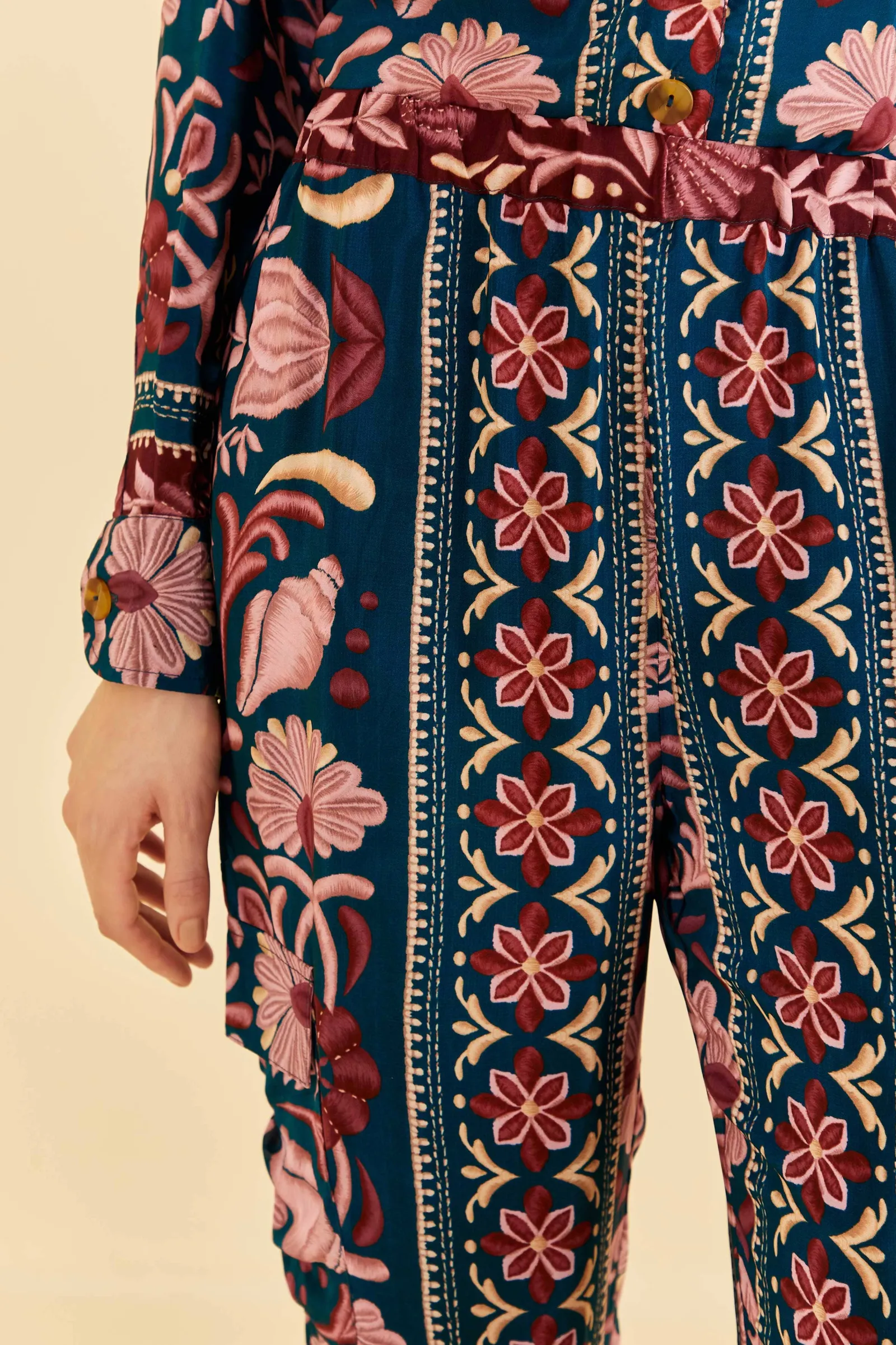 TEAL SEASHELL TAPESTRY CARGO PANTS